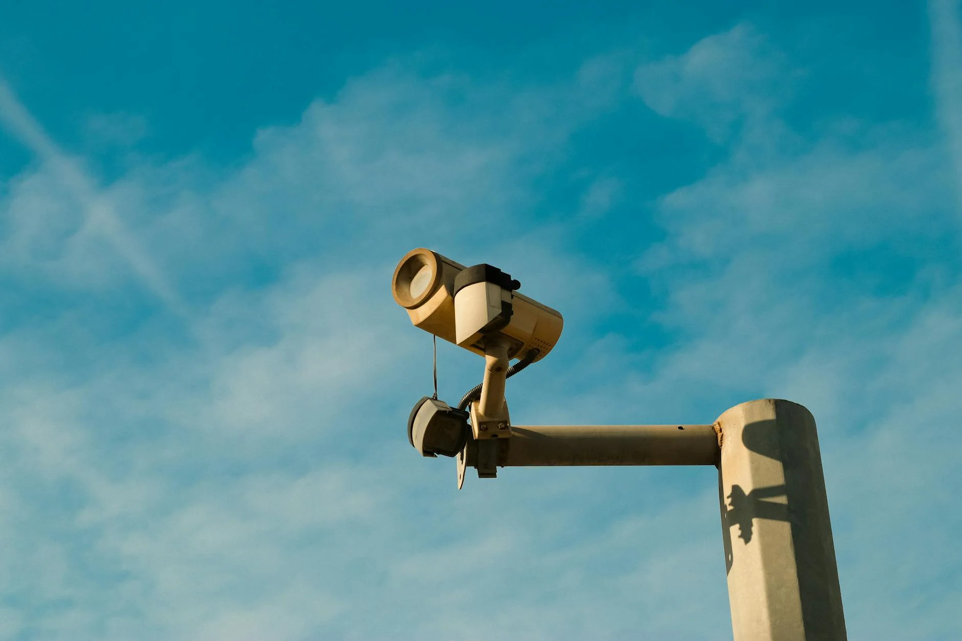 cctv pantau hp untuk monitoring kamera Hikvision lewat smartphone