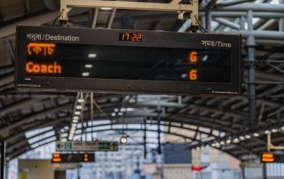 Videotron untuk Stasiun: Display Informasi Transportasi Modern