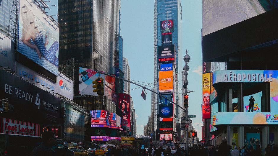 Panduan Digital Billboard: Tips Memilih Layar LED Terbaik
