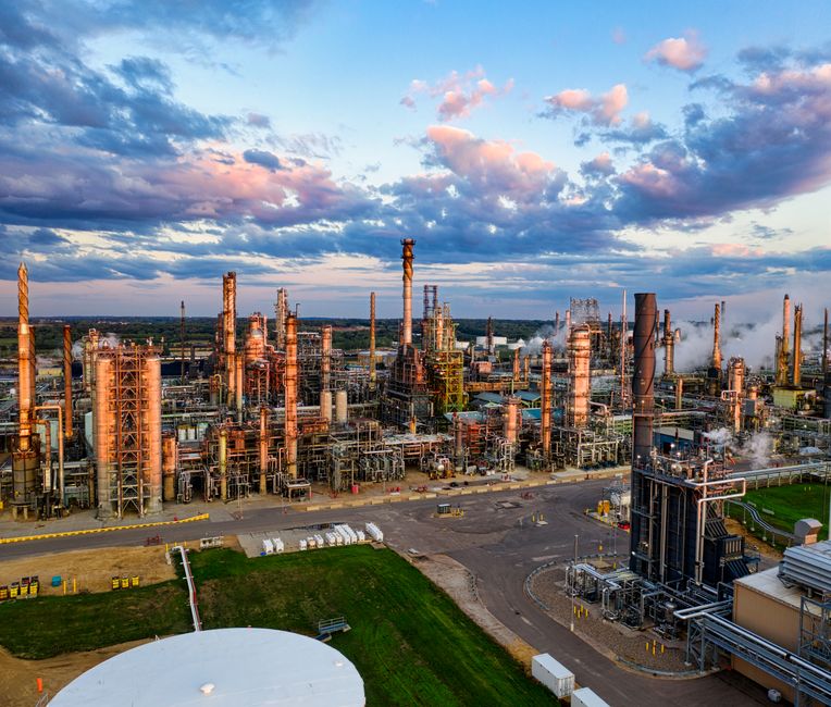 Solusi pengawasan refinery berbasis AI