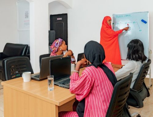 Digital Whiteboard untuk Ruang Kelas Modern