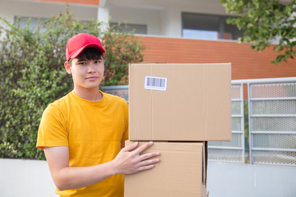 CCTV untuk tracking paket di gudang